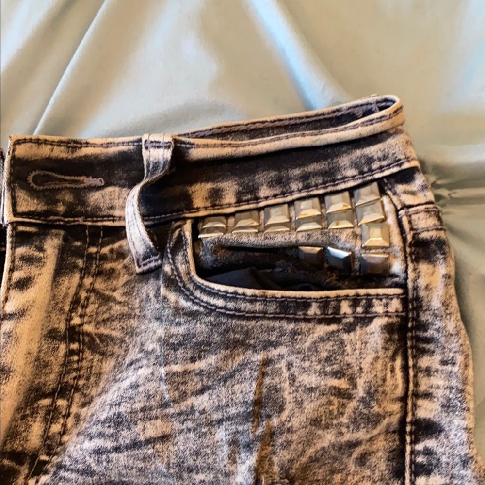 Shorts - Picture 3 of 7